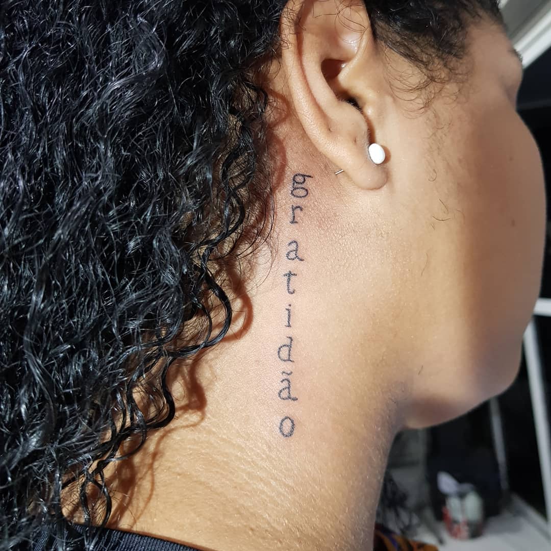 Tatuagem No Pescoço Masculino Gratidão