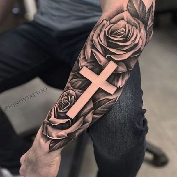 Featured image of post Tatuajes De Cruz Con Rosas